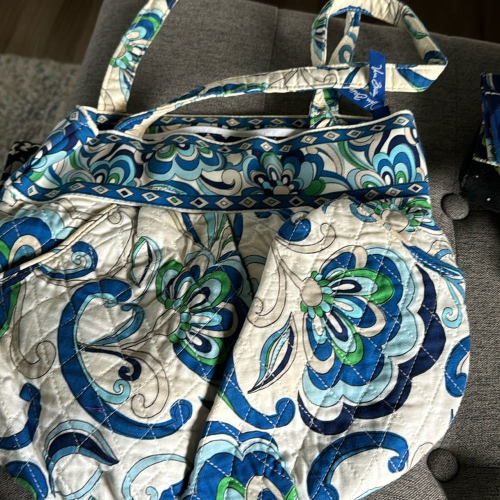 Super cute Vera Bradley hobo bag